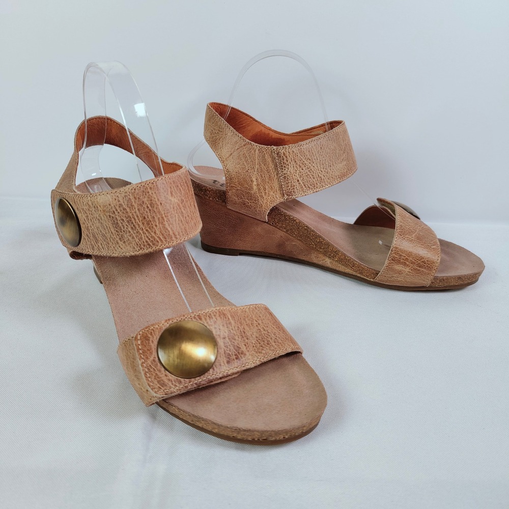 Taos‎ Carousel Tan Leather Wedge Sandals Hook Loop Size 41 Boho Comfort Shoes